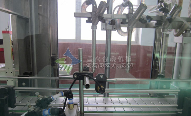 全自動調(diào)味醬灌裝機細(xì)節(jié)展示